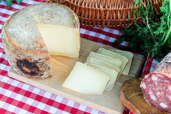 Innsbruck Food Walking Tour: Taste Tyrol’s Market, Brewery & Strudel photo 4