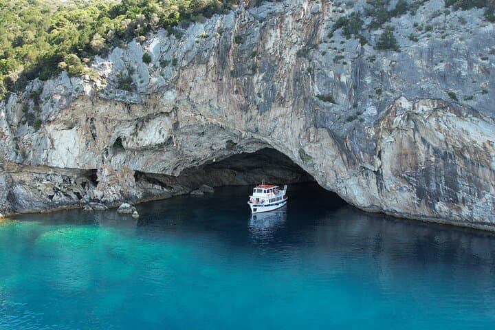 Lefkada Island Hopping & Beach BBQ — Papanikolis Cave to Onassis Island photo 2
