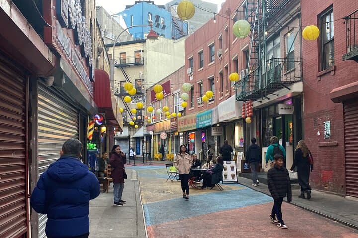 Lower East Side Food Crawl — Bagels, Dumplings, Pizza & Tacos Walking Tour photo 6