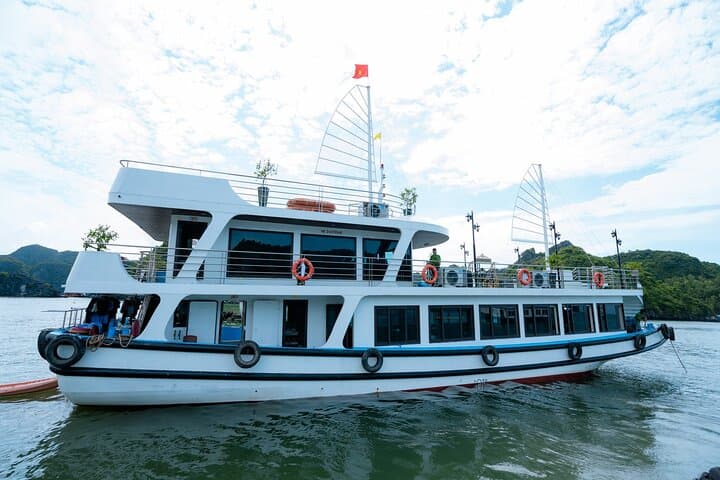 Ha Long & Lan Ha Bay Day Cruise — Kayaks, Caves, and Secluded Beaches photo 2