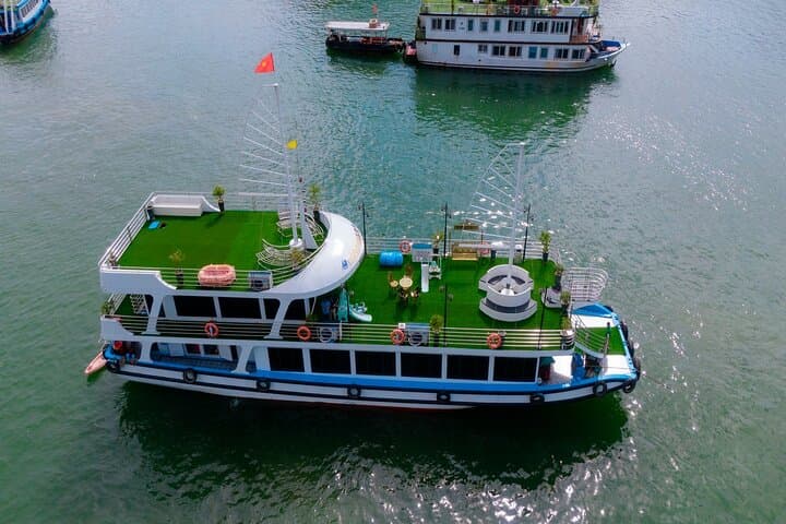 Ha Long & Lan Ha Bay Day Cruise — Kayaks, Caves, and Secluded Beaches photo 3