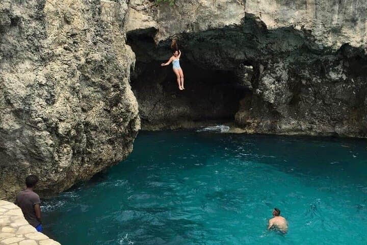 Negril Morning Catamaran Sail with Snorkeling & Pirate's Cave photo 6