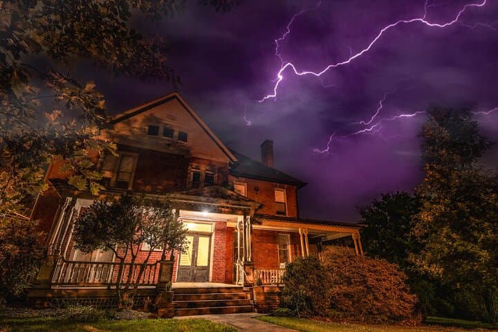 Charlottesville Ghost Tour: Chains, Coffins & Curses Night Walk