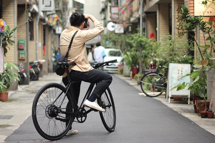Morning E-bike Tour of Taipei: Ride Through Markets, Temples & Local Eats photo 1