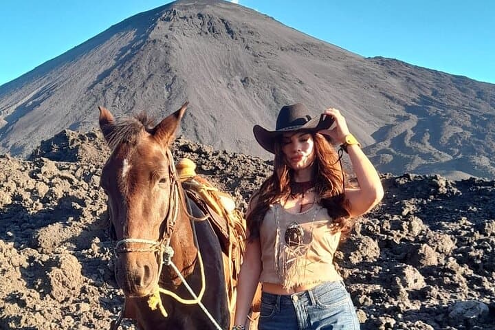 Sunset Horseback Ride and Lava-Cooked Pizza on Pacaya Volcano photo 4