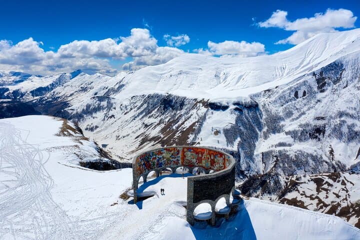 Full-Day Kazbegi Peaks: Gergeti Trinity, Ananuri & Jinvali Reservoir photo 3
