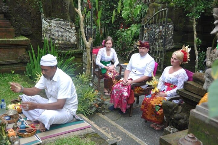 Bali Spiritual Experience: Rainforest Temple Blessing & Prayers in Ubud