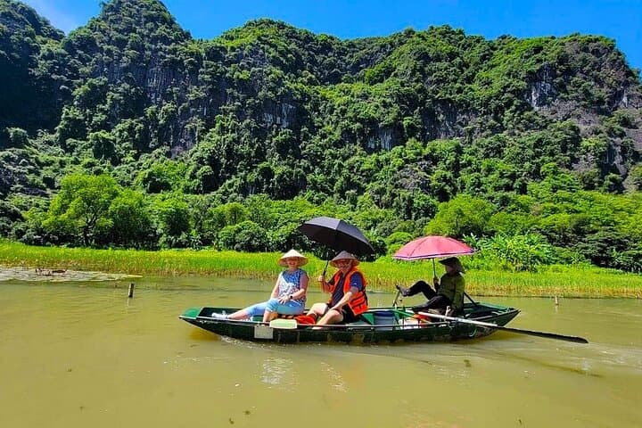 Ninh Binh Day Tour: Hoa Lu, Mua Cave, Tam Coc & Bich Dong Guide photo 6