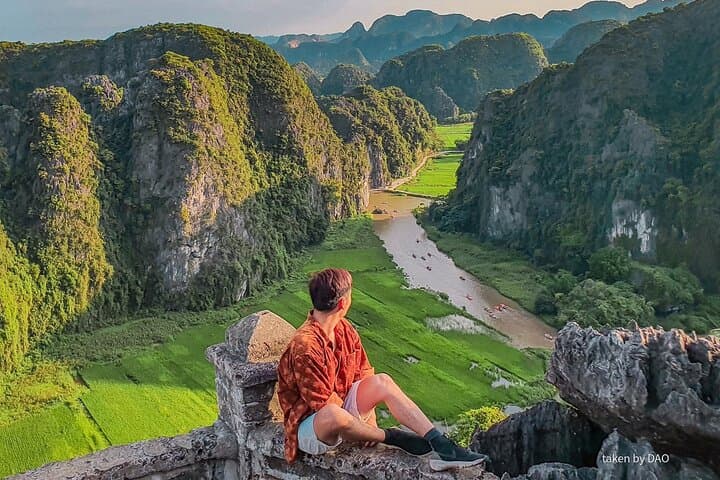 Ninh Binh Day Tour: Hoa Lu, Mua Cave, Tam Coc & Bich Dong Guide photo 3