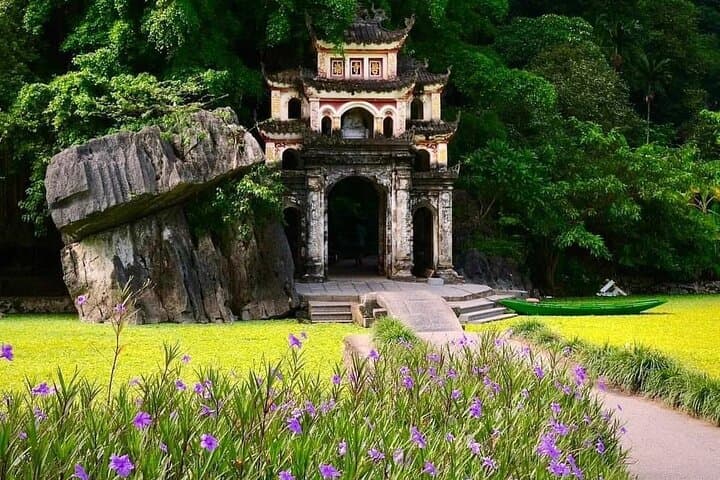 Ninh Binh Day Tour: Hoa Lu, Mua Cave, Tam Coc & Bich Dong Guide photo 2