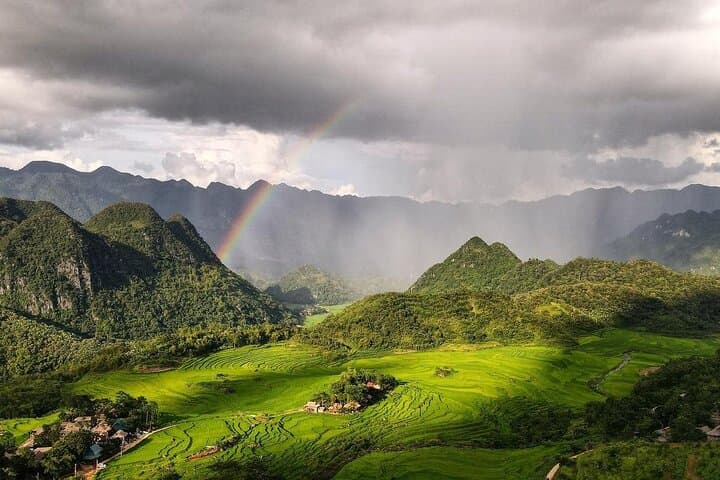 Mai Chau 1-Day Getaway from Hanoi: Cycling, Thung Khe Pass & Traditional Thai Lunch