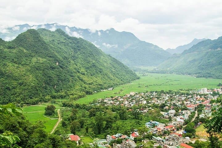 Mai Chau 1-Day Getaway from Hanoi: Cycling, Thung Khe Pass & Traditional Thai Lunch photo 6