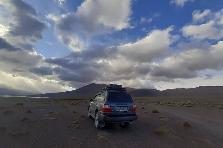 Private Multi-Day Tour: Uyuni Salt Flats & Laguna Colorada photo 2