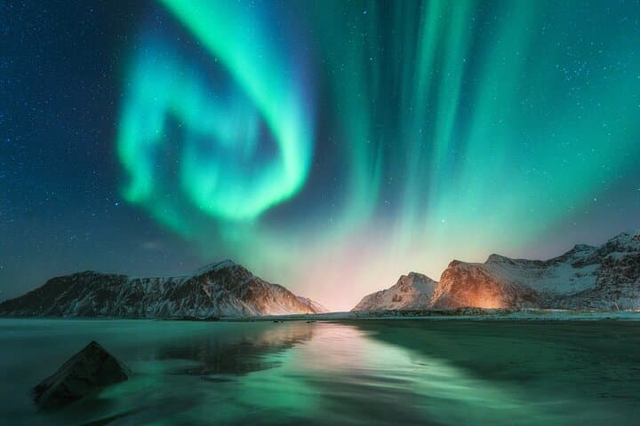 Tromsø Northern Lights Minibus Safari — WiFi, Hot Drinks & Bonfire photo 4