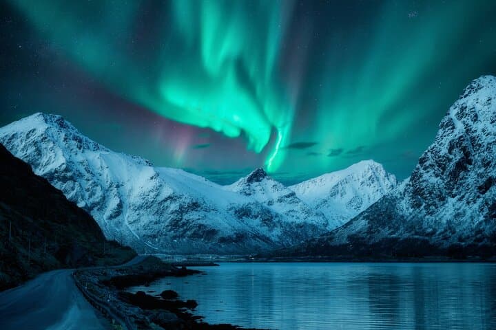 Tromsø Northern Lights Minibus Safari — WiFi, Hot Drinks & Bonfire photo 6