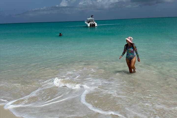 Robinson Crusoe Island: Half Moon Bay Snorkel & Beach Hideaway from Providenciales photo 6