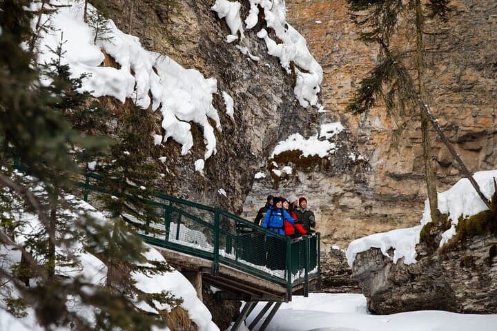 One-Day Shuttle to Lake Louise, Emerald Lake & Johnston Canyon