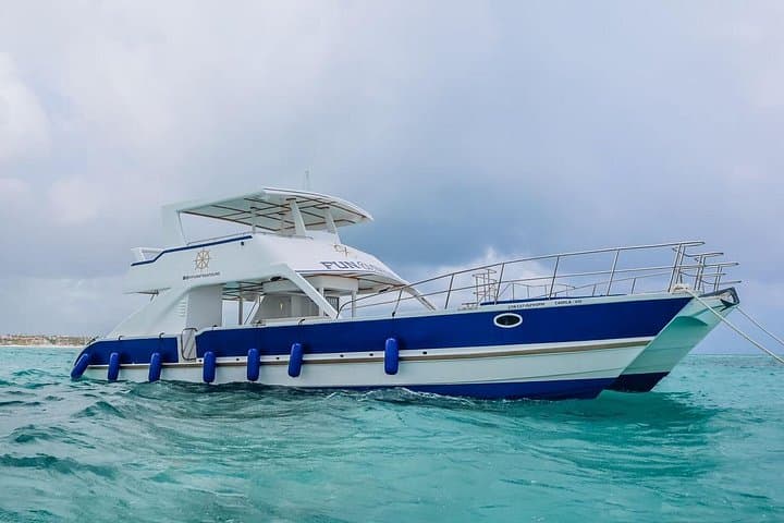 Private Luxury Catamaran Charter in Punta Cana: Bavaro Reef, Virgin Beach & Natural Pools photo 2