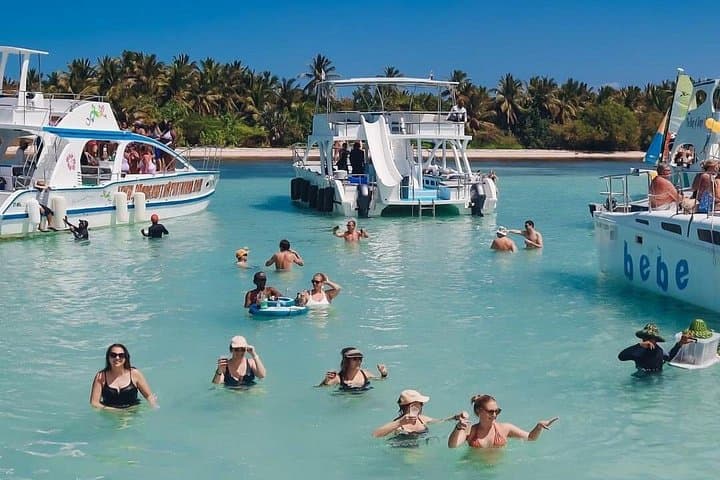 Private Luxury Catamaran Charter in Punta Cana: Bavaro Reef, Virgin Beach & Natural Pools photo 6