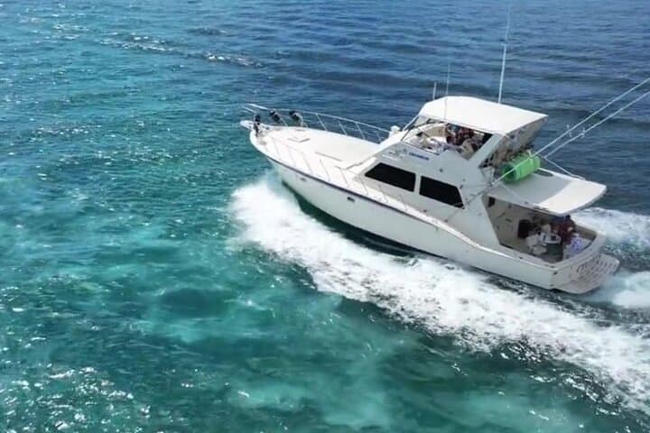 Private Half-Day Snorkel & Fishing Charter in Nassau on 55ft Hatteras