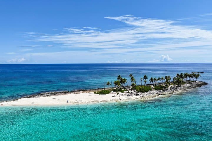 Private Snorkeling & Fishing Charter in Nassau aboard a 38ft Cabin Cruiser photo 3
