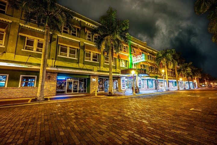 Fort Myers Ghost Tour: Haunted River District Walking Tour