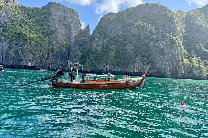 Phi Phi Islands Speedboat Day Trip: Maya Bay, Pileh Lagoon & Snorkeling