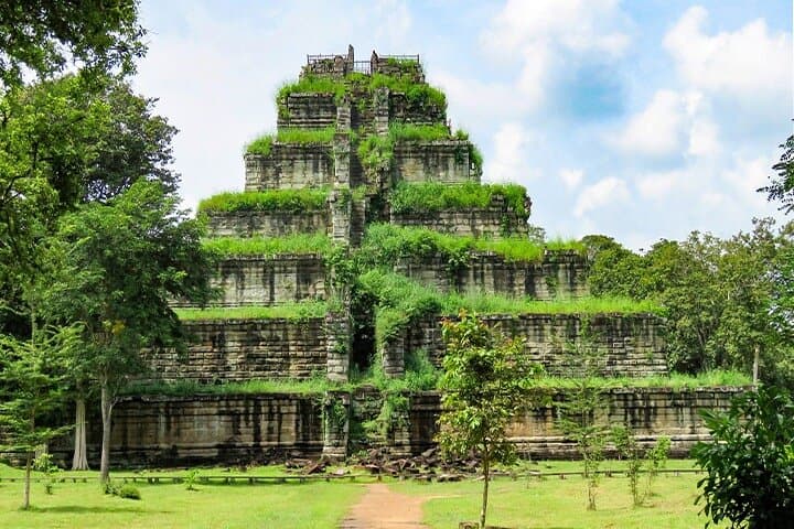 Siem Reap to Beng Mealea and Koh Ker: Day Tour to Cambodia's Lost Khmer Capitals
