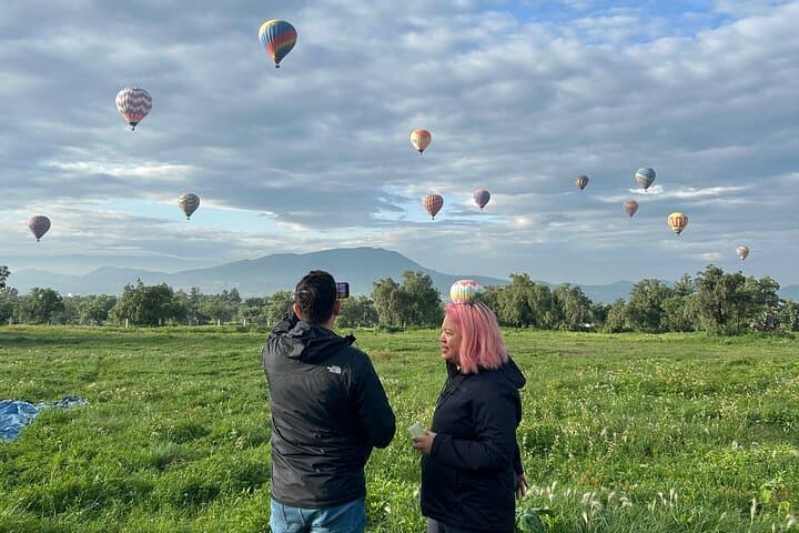 Sunrise Hot Air Balloon Over Teotihuacan with Cave Breakfast & Obsidian Workshop
