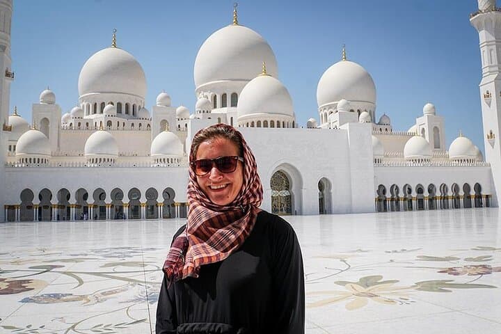 Private Abu Dhabi City Tour: Sheikh Zayed Mosque, Louvre & Corniche in One Day