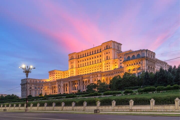 Bucharest Scavenger Hunt: Self-Guided Highlights Walking Tour