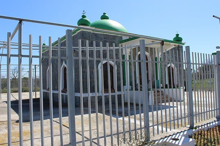 Cape Town in a Day: Robben Island, Bo-Kaap & Table Mountain Private Tour Guide photo 2