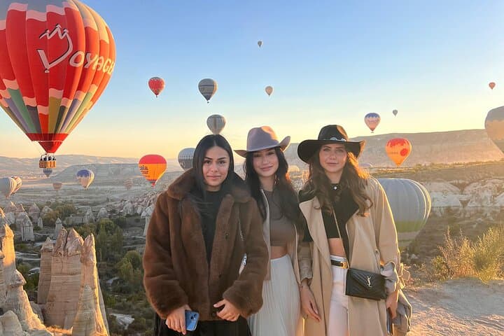 Cappadocia Sunrise Balloon Watching: Best Photo Viewpoints in Göreme