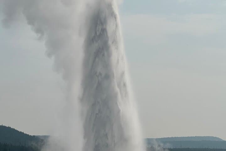 Yellowstone Lower Loop Day Tour from Cody: Old Faithful, Grand Canyon & Hot Springs photo 4