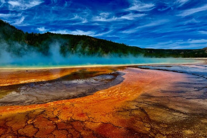 Private Yellowstone Luxury Cadillac Tour from West Yellowstone — Old Faithful & Grand Canyon Loop
