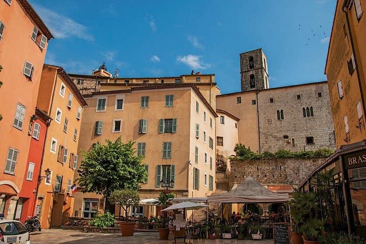 Private Provencal Village Tour from Cannes: Grasse, Gourdon & Saint-Paul-de-Vence photo 2
