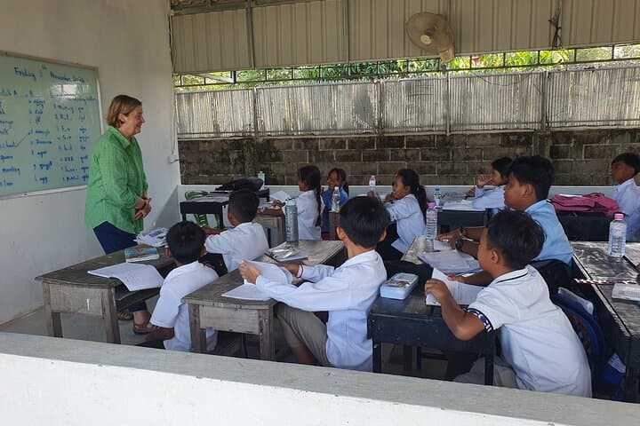Phnom Penh Private Full-Day: Royal Palace, Tuol Sleng & Killing Fields Tour photo 5