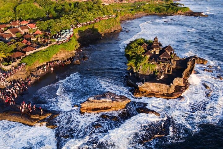 Ubud to Tanah Lot: Private Day Tour to Monkey Forest, Tegenungan Waterfall & Artisan Villages