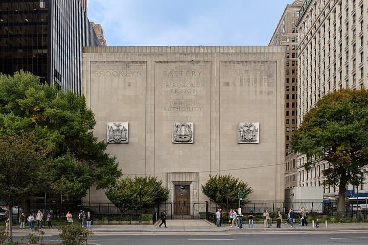 Explore Men in Black Movie Locations in New York — Private Guided Walking Tour photo 2
