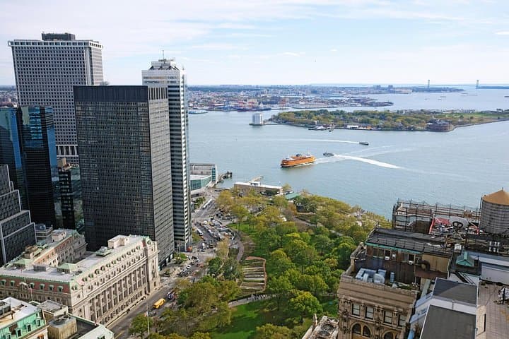 Explore Men in Black Movie Locations in New York — Private Guided Walking Tour photo 3
