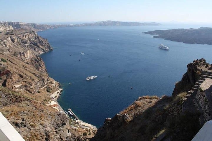 Self-Guided Audio Tour of Santorini: Explore Fira, Oia & Akrotiri at Your Pace photo 2
