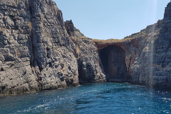 Circumnavigate Spinalonga: Elounda Boat Cruise to Kolokytha, Barbarossa Cave & Skistra photo 4