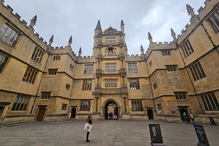 Private Heathrow to Southampton Transfer via Oxford & Blenheim Palace — Full-Day Guided Tour photo 3
