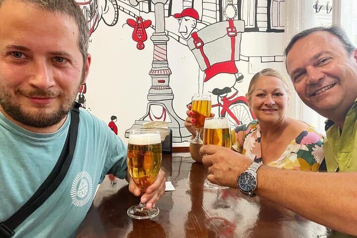 Budapest Bites: Street Food Walking Tour with 5 Tastings