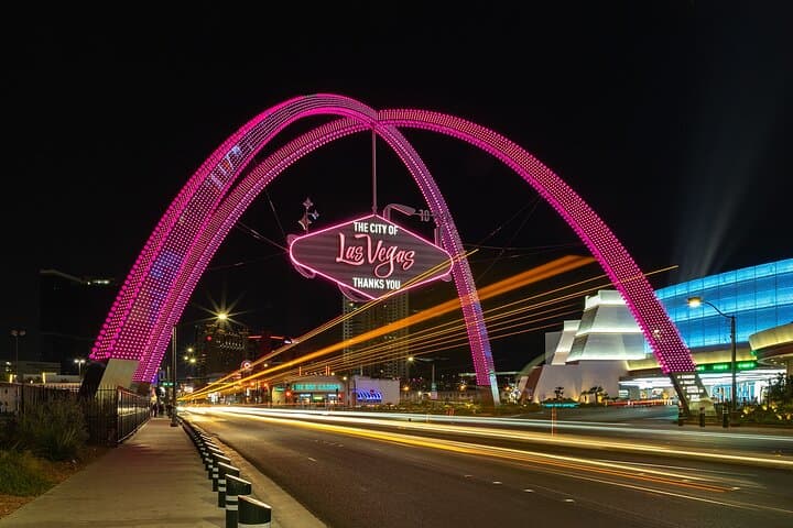 2-Day Las Vegas & Hoover Dam Tour from Los Angeles: Strip Lights and Desert Engineering photo 5
