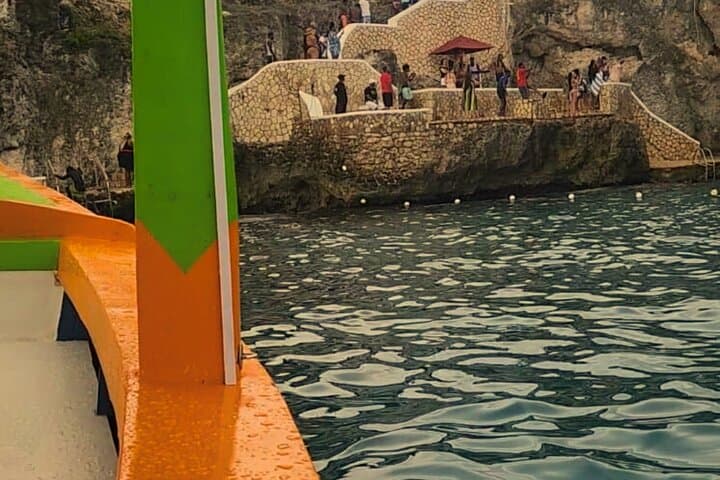 Shuttle Cruise to Rick's Cafe: Negril Cliff-Diving & Sunset Cruise