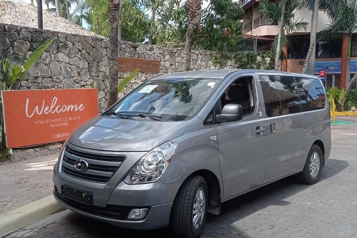 Private Roundtrip Transfer Punta Cana Airport to Uvero Alto Hotels photo 3