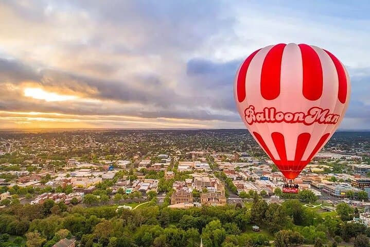Sunrise Hot Air Balloon Over Bendigo: Premium Flight & Champagne Breakfast