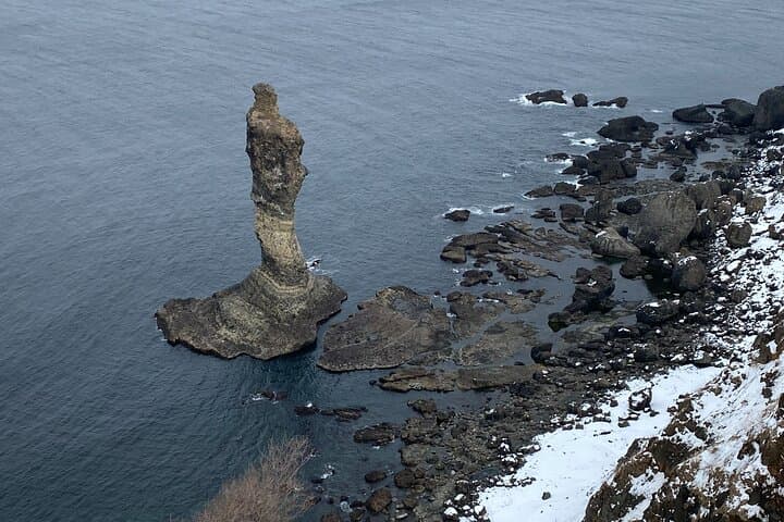 Snowshoeing Cape Shakotan: Shimamui Coast Winter Walk with Views of the Shakotan Blue Sea photo 4