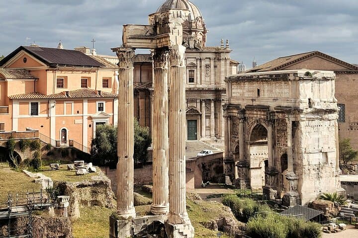 Private Colosseum and Ancient Rome: Skip-the-Line Guided Tour photo 3